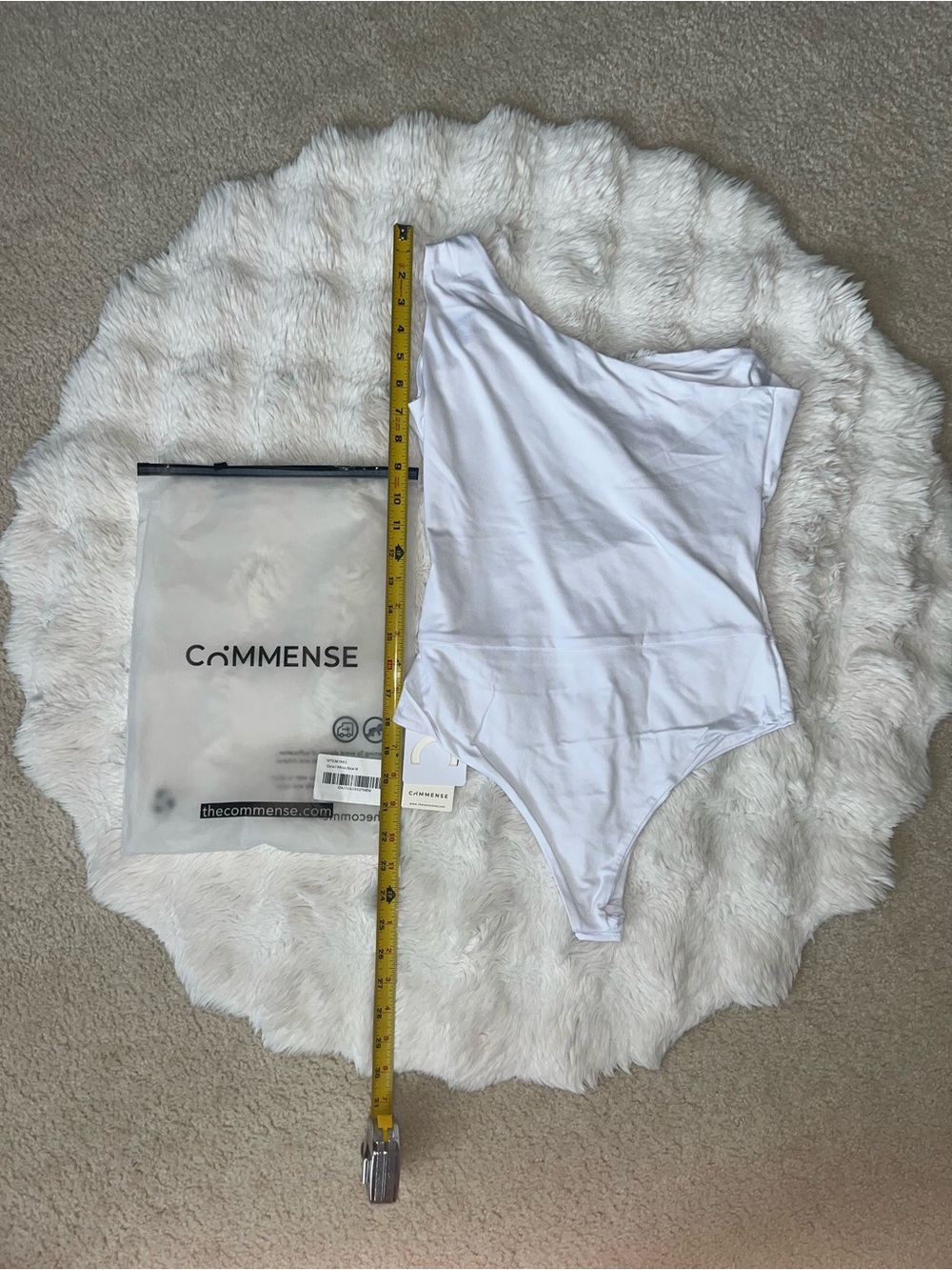 ✨ NWT COMMENSE White Asymmetrical One-Shoulder Cutout Bodysuit (Size M)